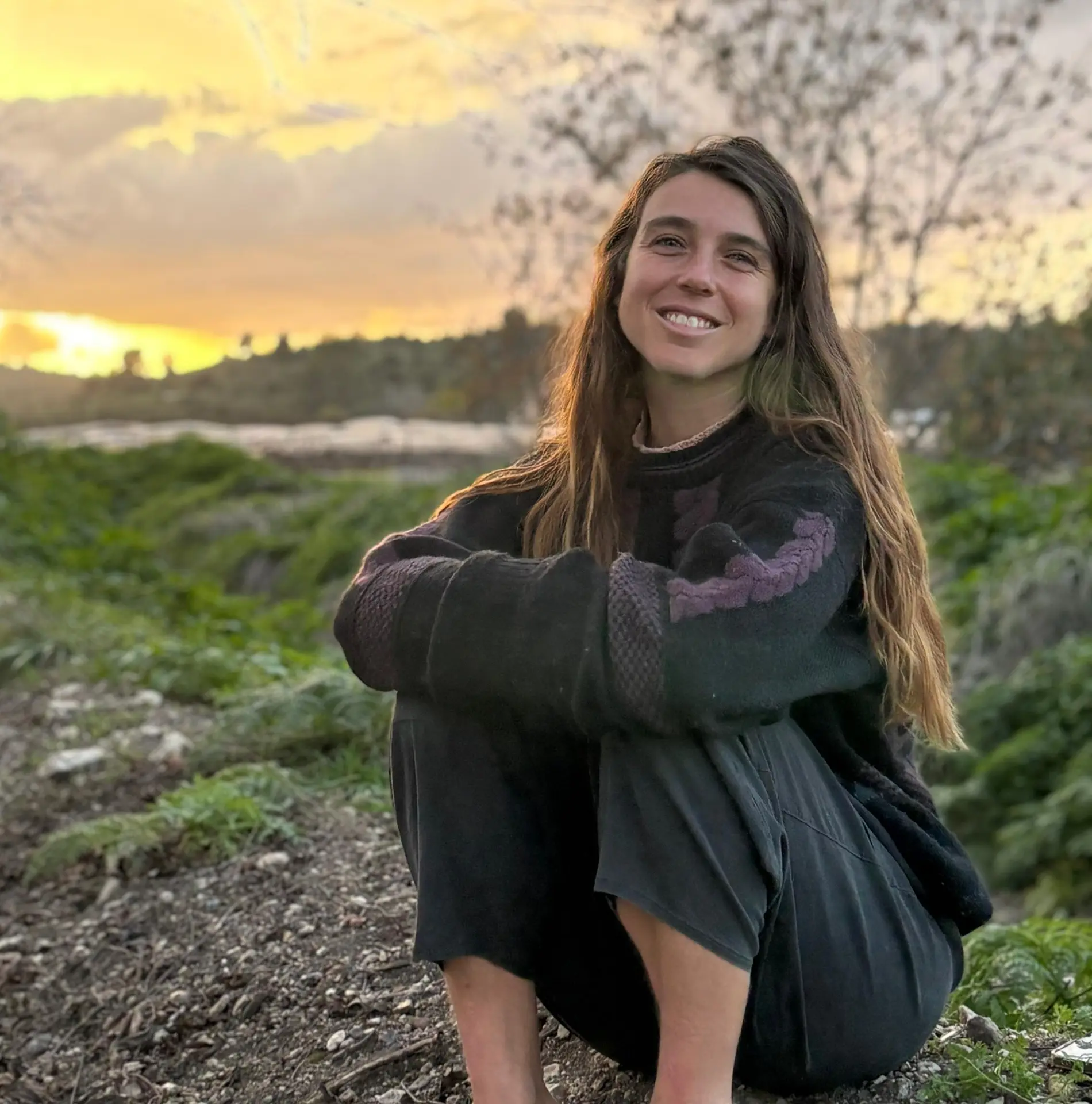 נעמה אבני בטבע בשעת השקיעה